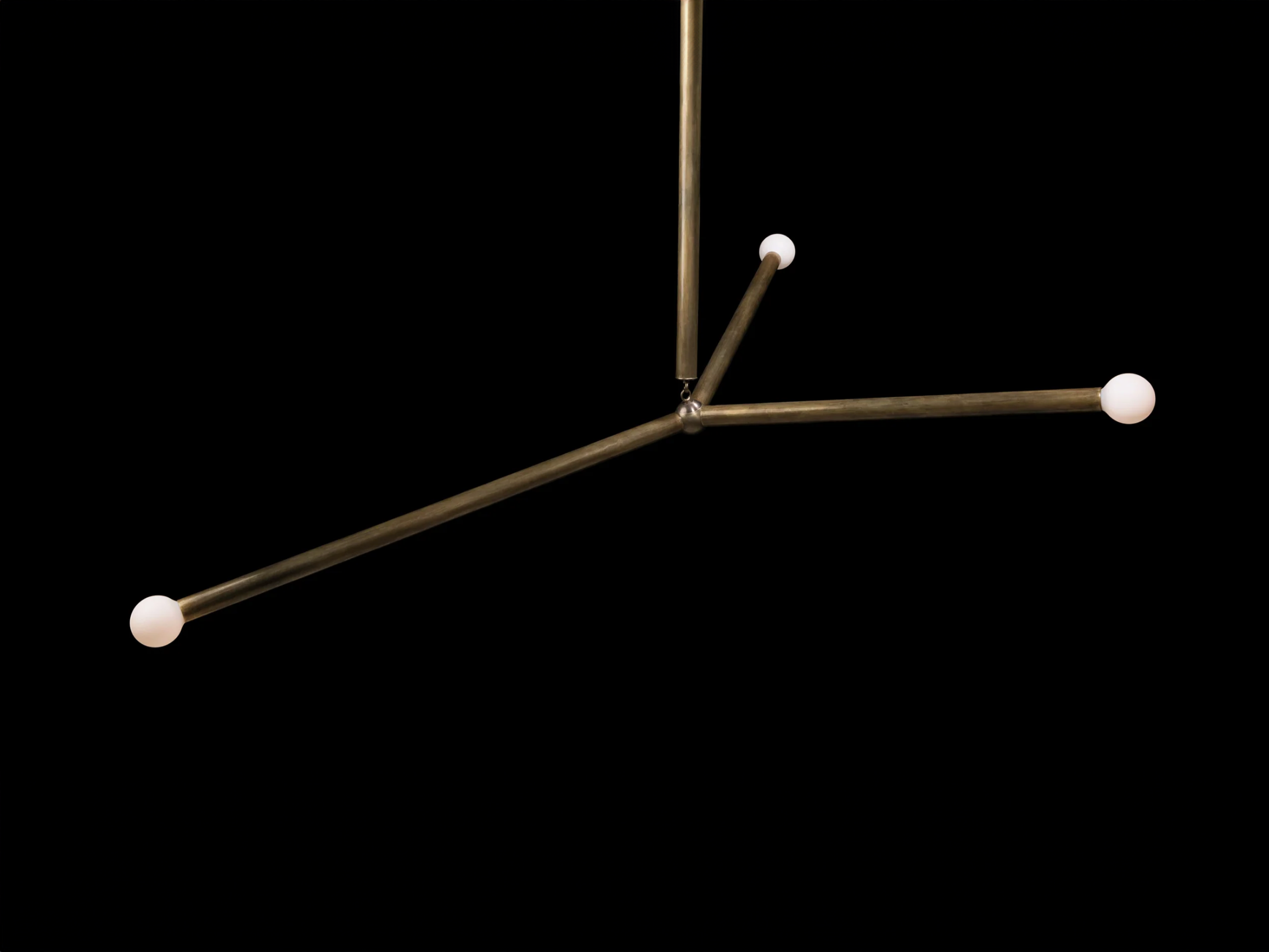 PATUS ARROW PENDANT / LARGE W39” x L62.75”