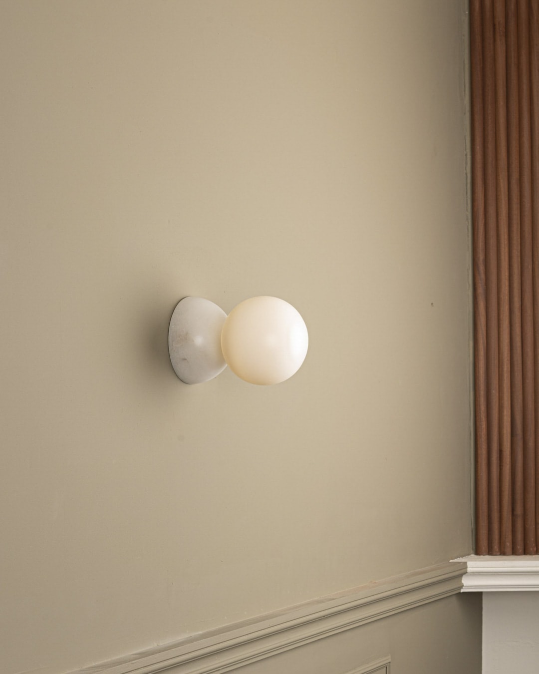 Eklipso Alabaster Wall Light