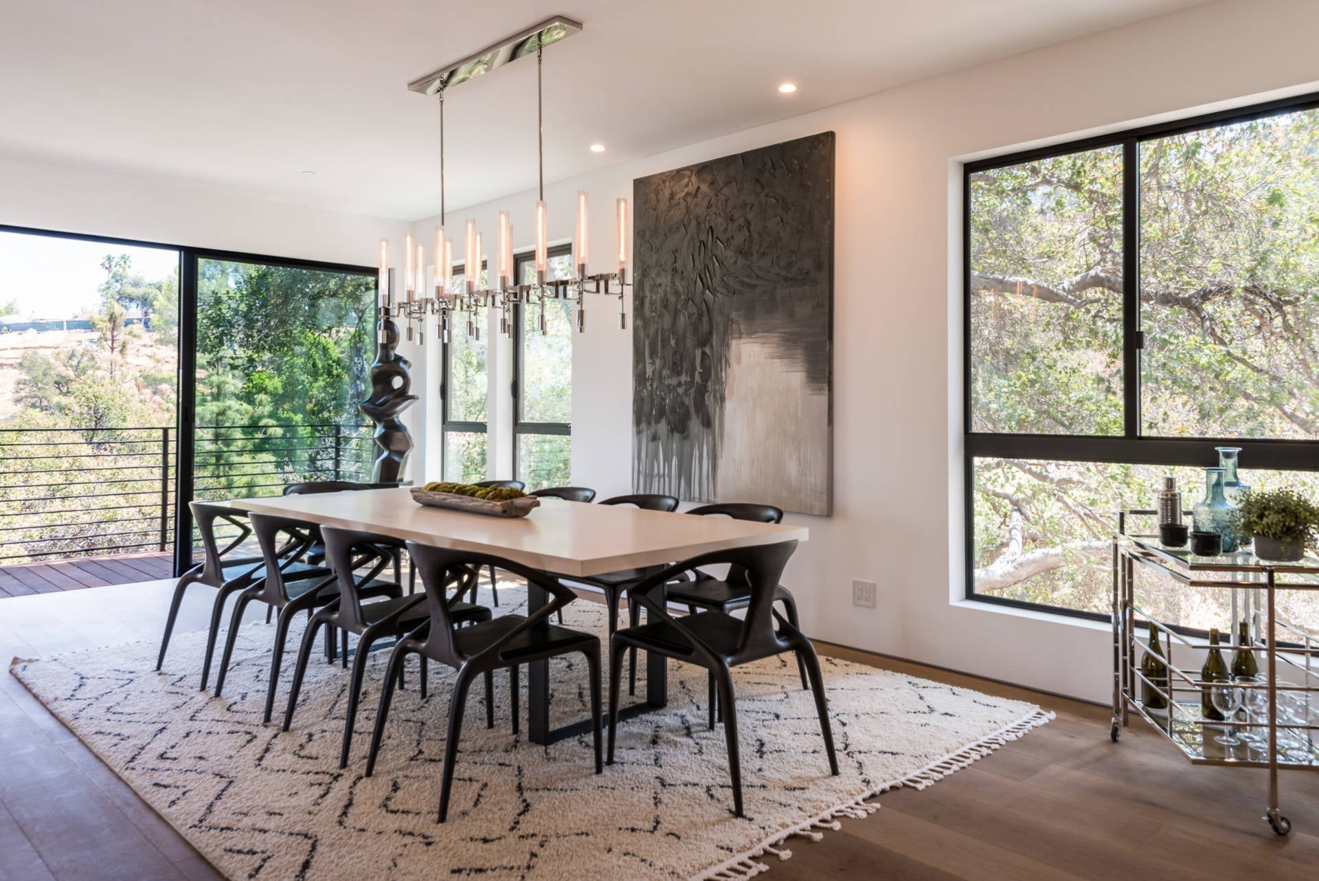 Autumn Dining Room Lighting Inspiration: Create a Cozy Meal Atmosphere with Chandeliers